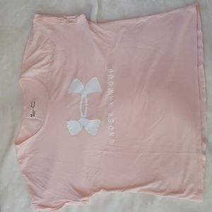 Under Armour shirt size M (flaws in pics)